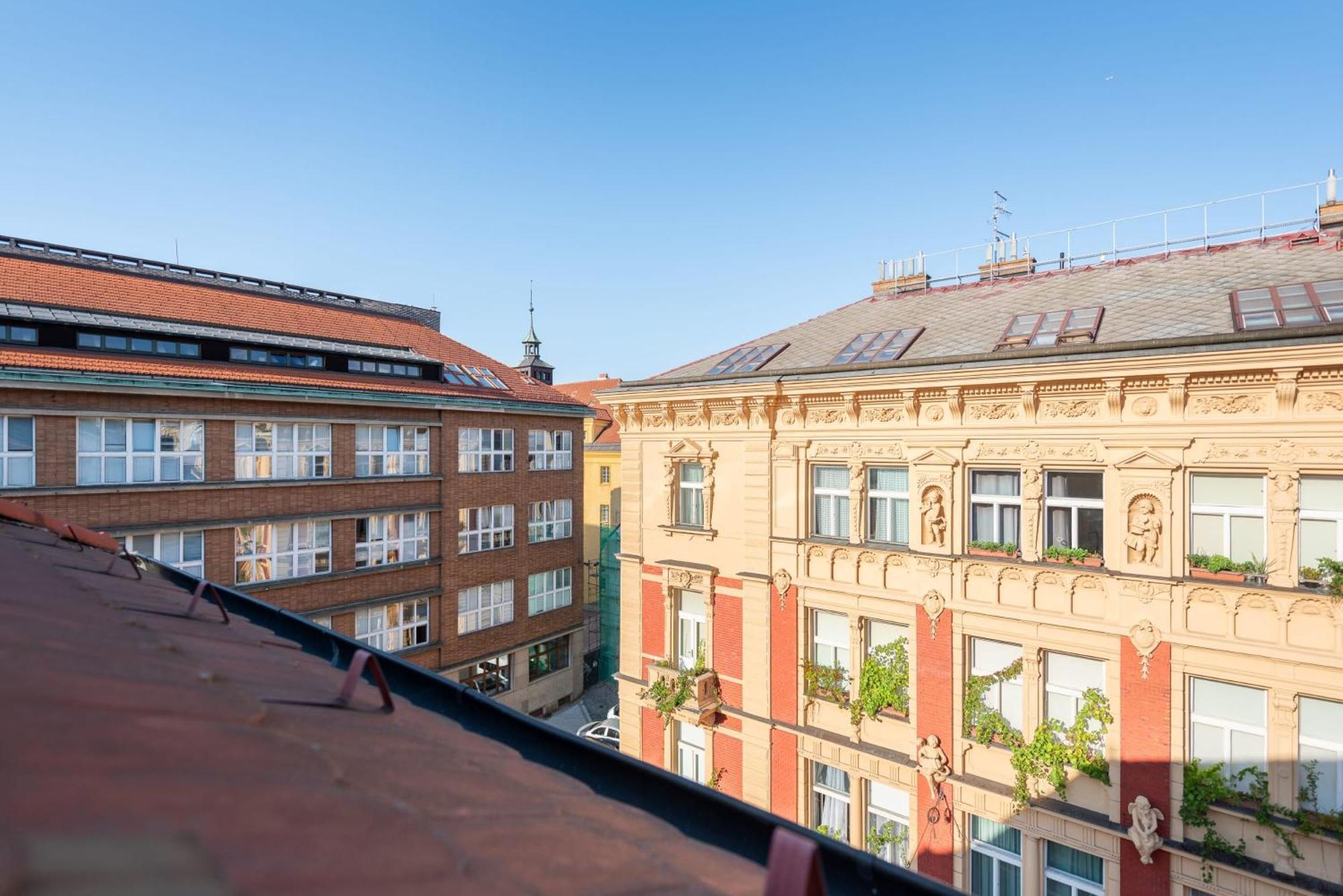 Stylish 2-level Near The National Theatre Apartment
